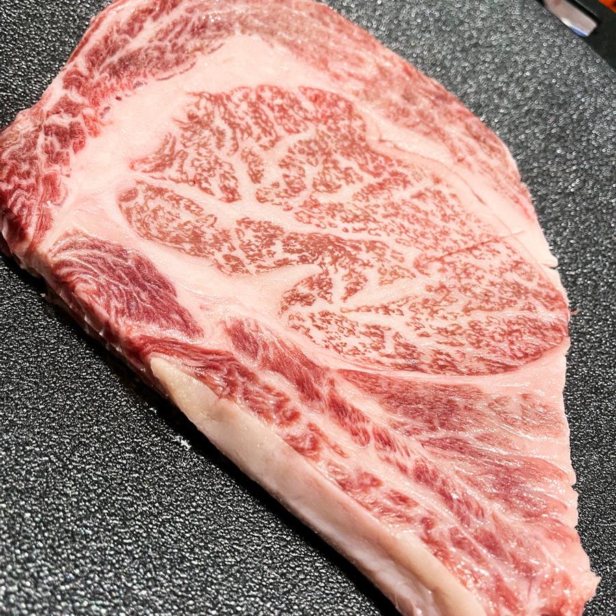 A5 Wagyu Ribeye Steak [A5 와규립아이 스테이크]