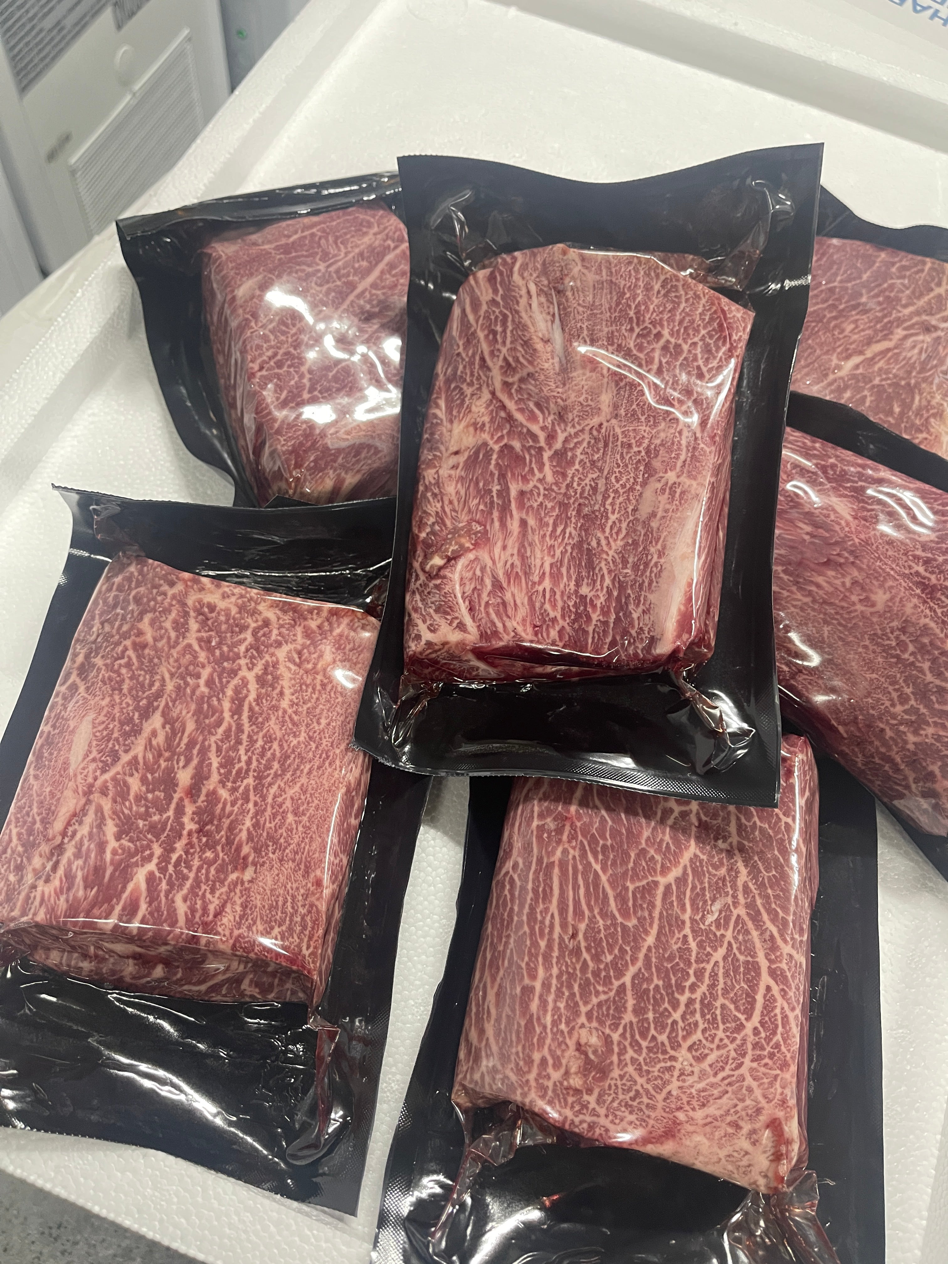 Australia Wagyu Flat Iron - BMS 8/9 [호주와규 부챗살]