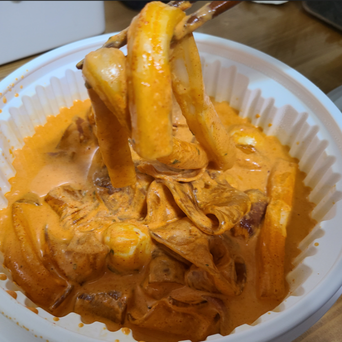 Changhwadang Rose Tteokbokki (창화당 분모자 로제떡볶이)