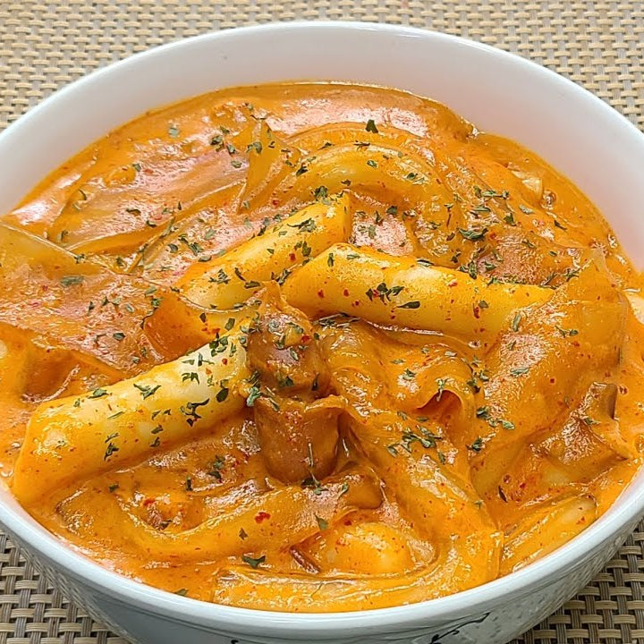 Changhwadang Rose Tteokbokki (창화당 분모자 로제떡볶이)